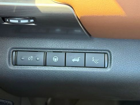 Certified 2025 Nissan Pathfinder Platinum image 34