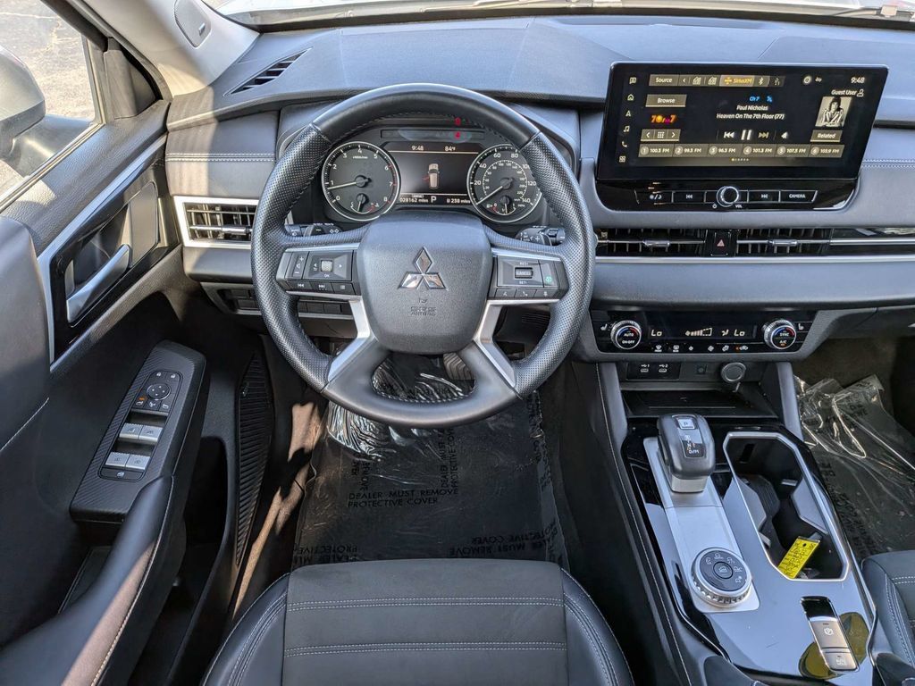 Used 2025 Mitsubishi Outlander SE FWD image 18