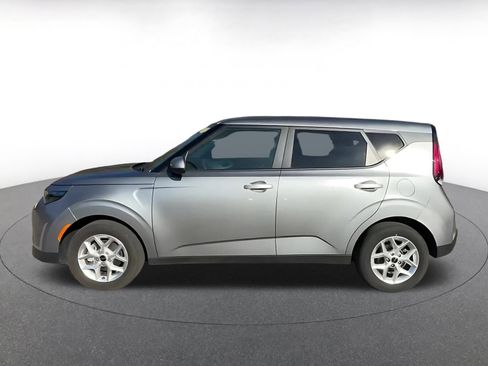 Used 2025 Kia Soul LX w/ LX Technology Package image 9