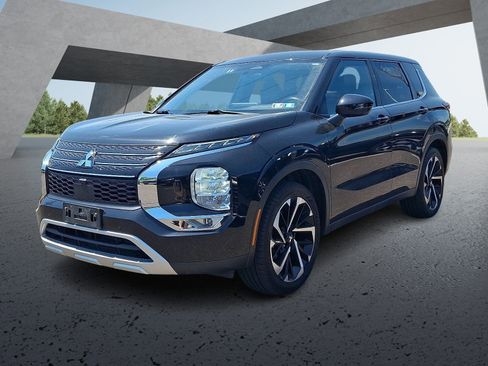 Used 2024 Mitsubishi Outlander SE AWD/4WD image 3