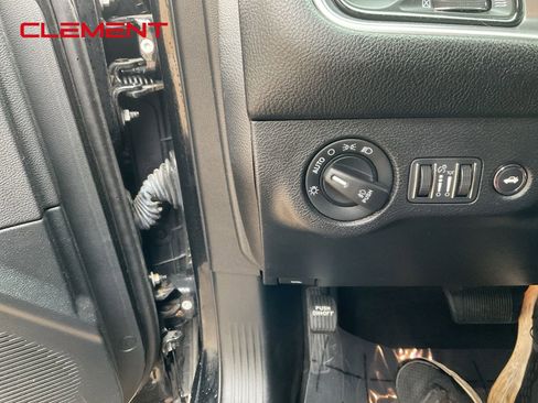 Used 2019 Dodge Challenger SXT w/ Blacktop Package image 13