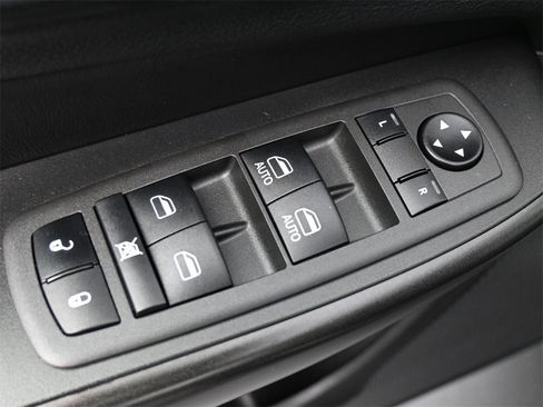 Used 2022 Jeep Cherokee Trailhawk image 4