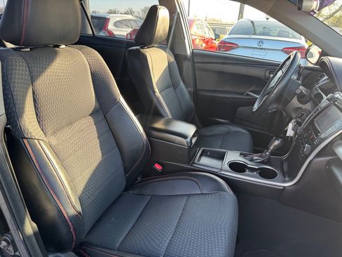 Used 2015 Toyota Camry SE w/ Moonroof Package image 14