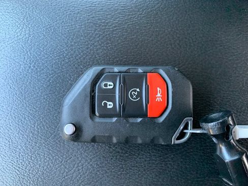 Used 2021 Jeep Gladiator Rubicon AWD/4WD image 29