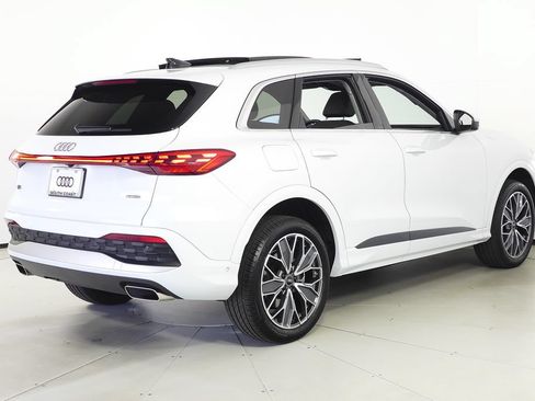 Used 2025 Audi Q5 Premium Plus w/ Premium Plus AWD/4WD image 7