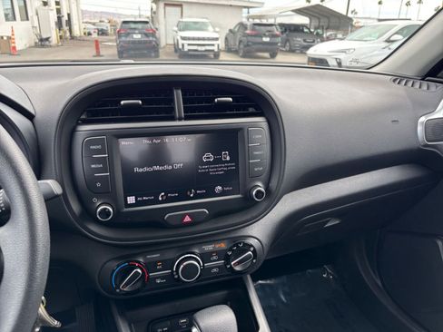 Used 2025 Kia Soul LX w/ LX Technology Package image 17