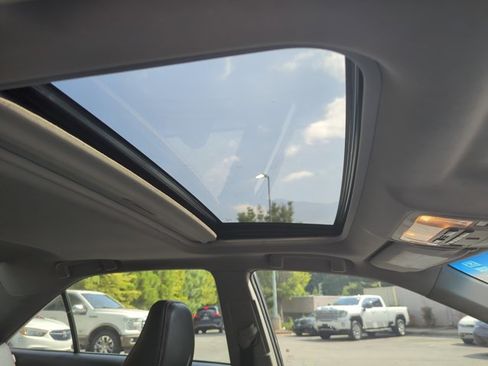 Used 2017 Toyota Camry XSE w/ Moonroof Package FWD image 27