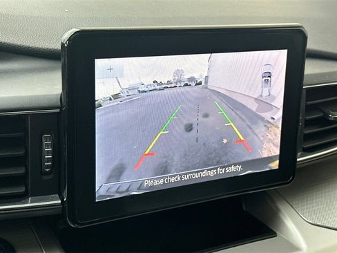 Used 2022 Ford Explorer XLT image 23