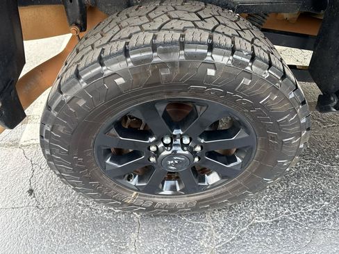 Used 2019 RAM 2500 Laramie w/ Black Appearance Package AWD/4WD image 10