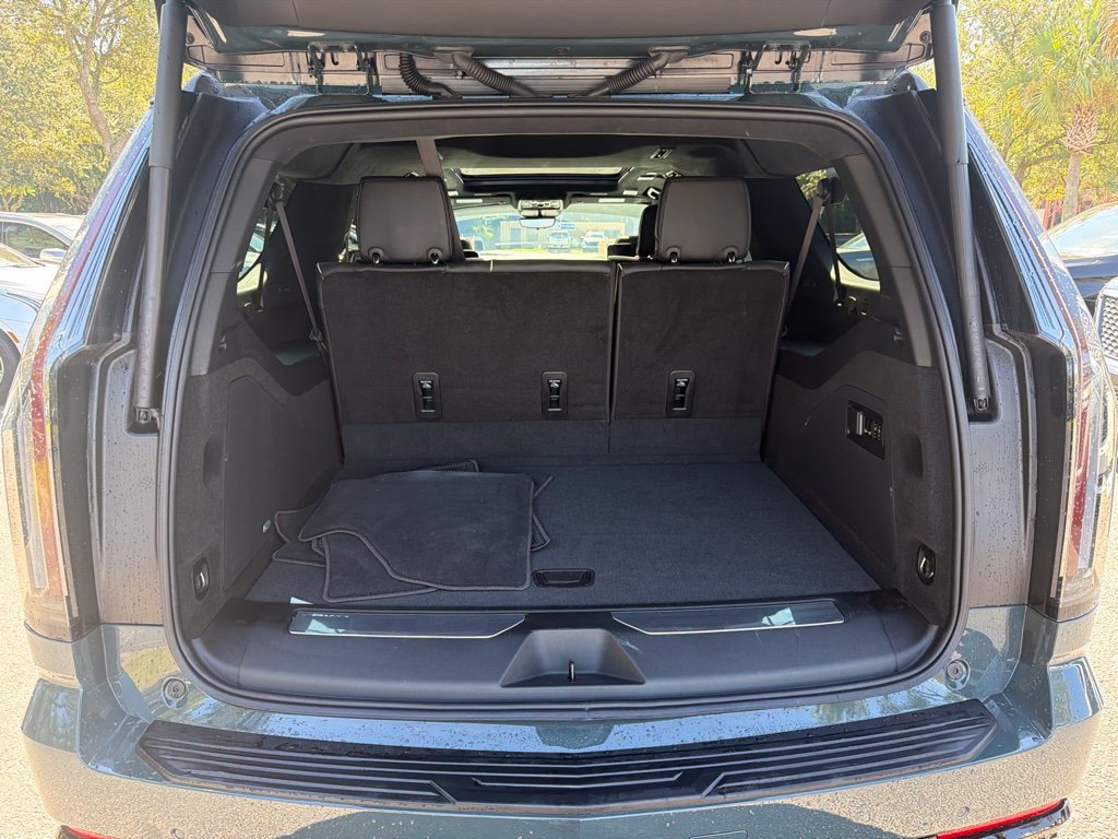 Used 2026 Cadillac Escalade ESV V w/ LPO, ONYX Package AWD/4WD image 13