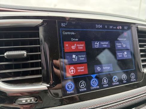 Used 2017 Chrysler Pacifica Limited image 36