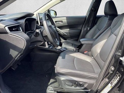 Certified 2025 Toyota Corolla Cross XLE FWD image 10
