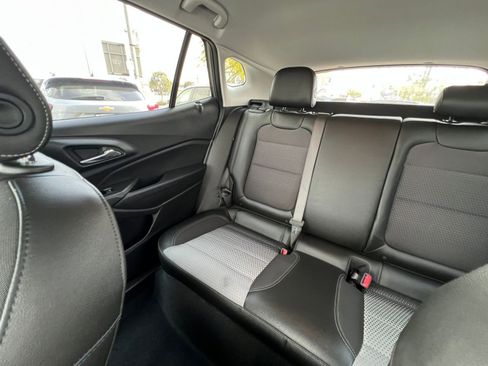 Used 2025 Chevrolet Trax LT FWD image 44