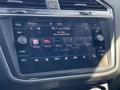 Used 2022 Volkswagen Tiguan SEL R-Line image 12