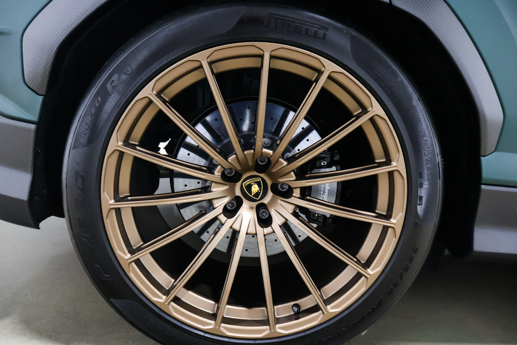 Used 2024 Lamborghini Urus Performante AWD/4WD image 25