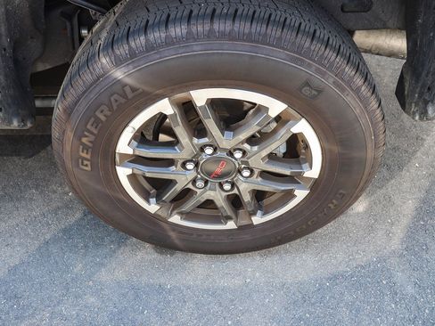 Used 2025 Toyota Tacoma TRD Sport image 17