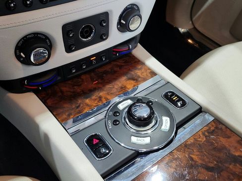 Used 2013 Rolls-Royce Ghost RWD image 38