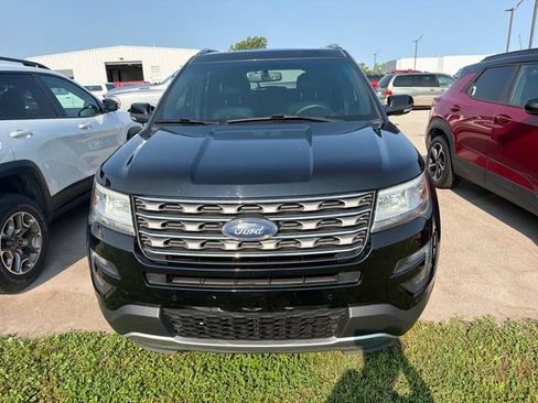 Used 2016 Ford Explorer XLT w/ Equipment Group 202A AWD/4WD image 2