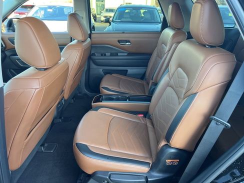 Used 2022 Nissan Pathfinder Platinum w/ Cargo Package image 25