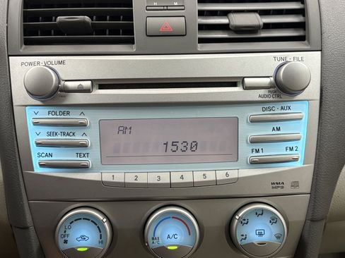 Used 2009 Toyota Camry LE FWD image 13