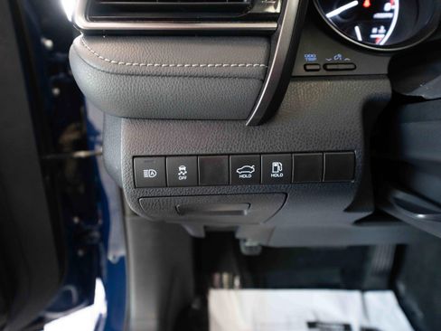 Used 2024 Toyota Camry SE FWD image 11