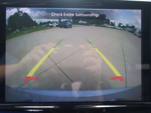 Used 2024 Chrysler Pacifica Touring-L FWD image 21