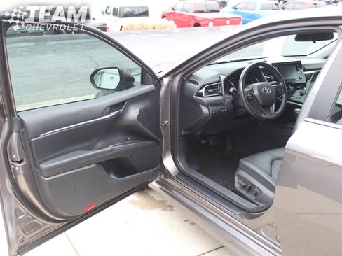Used 2024 Toyota Camry SE image 10