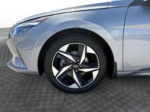 Used 2023 Hyundai Elantra SEL w/ Convenience Package FWD image 12
