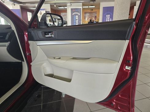 Used 2011 Subaru Outback 2.5i Premium image 12