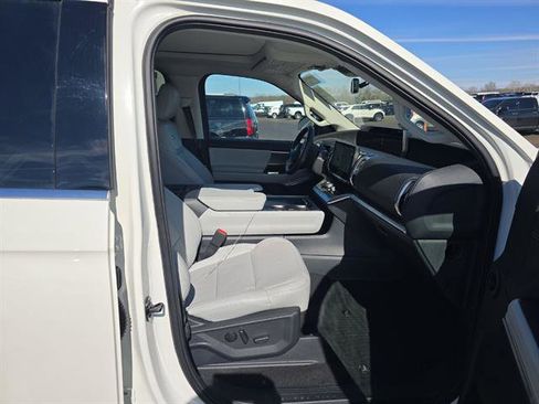 Used 2025 Ford Expedition Platinum w/ Driver's Package image 7