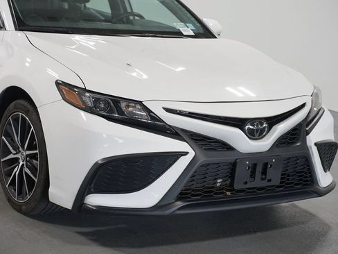 Used 2024 Toyota Camry SE FWD image 4