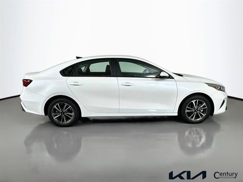 Certified 2023 Kia Forte LXS w/ LXS Technology Package FWD image 4