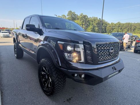 Used 2019 Nissan Titan SV w/ SV Convenience Package AWD/4WD image 32