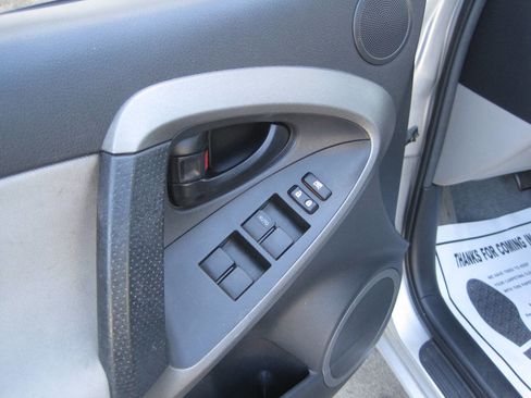 Used 2011 Toyota RAV4 2WD w/ Upgrade Value Pkg image 18