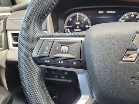 Used 2023 Mitsubishi Outlander 4WD Plug-In Hybrid image 21