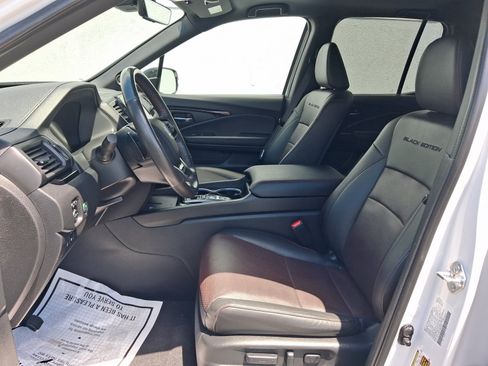 Used 2025 Honda Ridgeline Black Edition image 5
