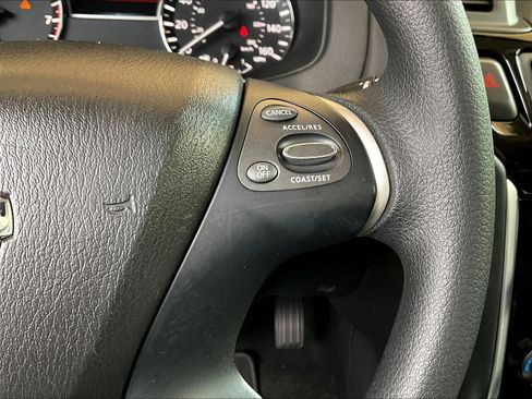 Used 2018 Nissan Pathfinder S AWD/4WD image 12
