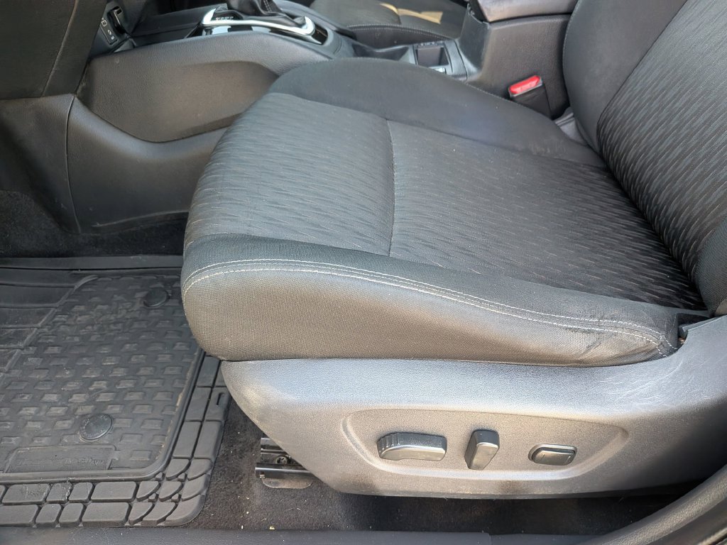 Used 2017 Nissan Rogue SV AWD/4WD image 19