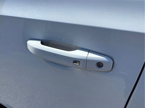 Used 2022 GMC Yukon XL SLE image 19