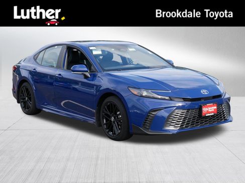 Used 2025 Toyota Camry SE w/ Convenience Package FWD image 1