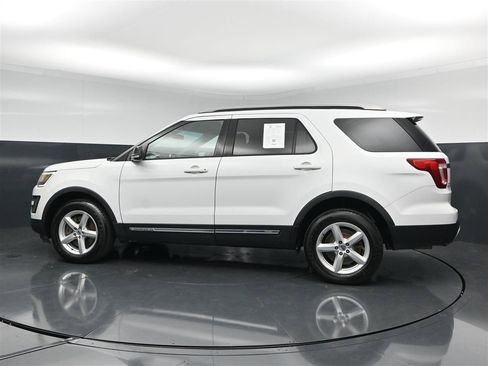 Used 2016 Ford Explorer XLT AWD/4WD image 8