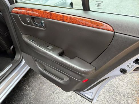 Used 2006 Cadillac DTS image 36