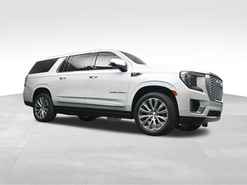 Used 2021 GMC Yukon XL Denali image 16