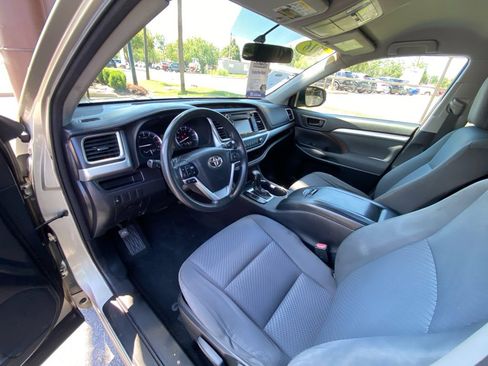 Used 2016 Toyota Highlander LE image 28