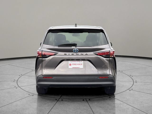 Certified 2022 Toyota Sienna XLE FWD image 5
