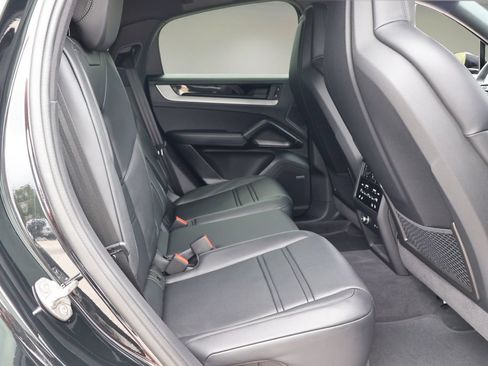 Used 2026 Porsche Cayenne S AWD/4WD image 16