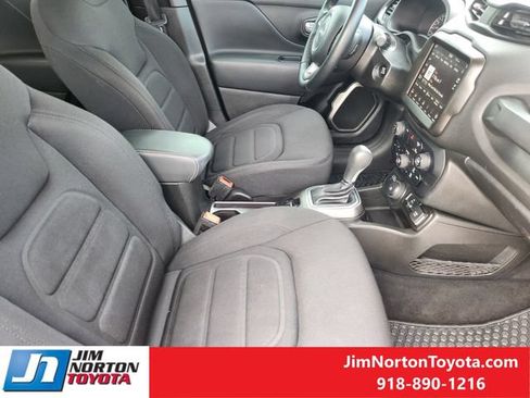 Used 2022 Jeep Renegade Latitude w/ Convenience Group AWD/4WD image 15