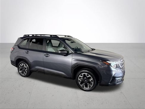 Certified 2025 Subaru Forester Premium AWD/4WD image 5