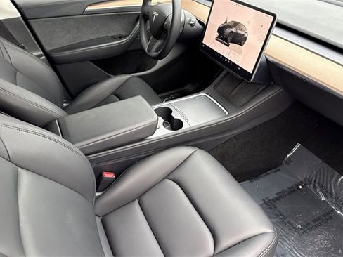 Used 2025 Tesla Model Y Long Range image 21