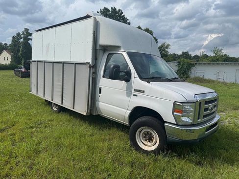 Used 2012 Ford E-350 and Econoline 350 Super Duty image 3